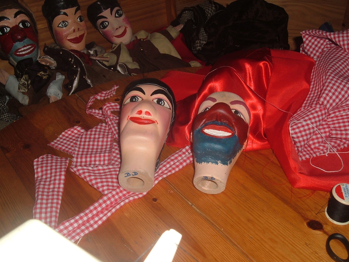 Peinture des marionnettes - Cliquez pour zoomer